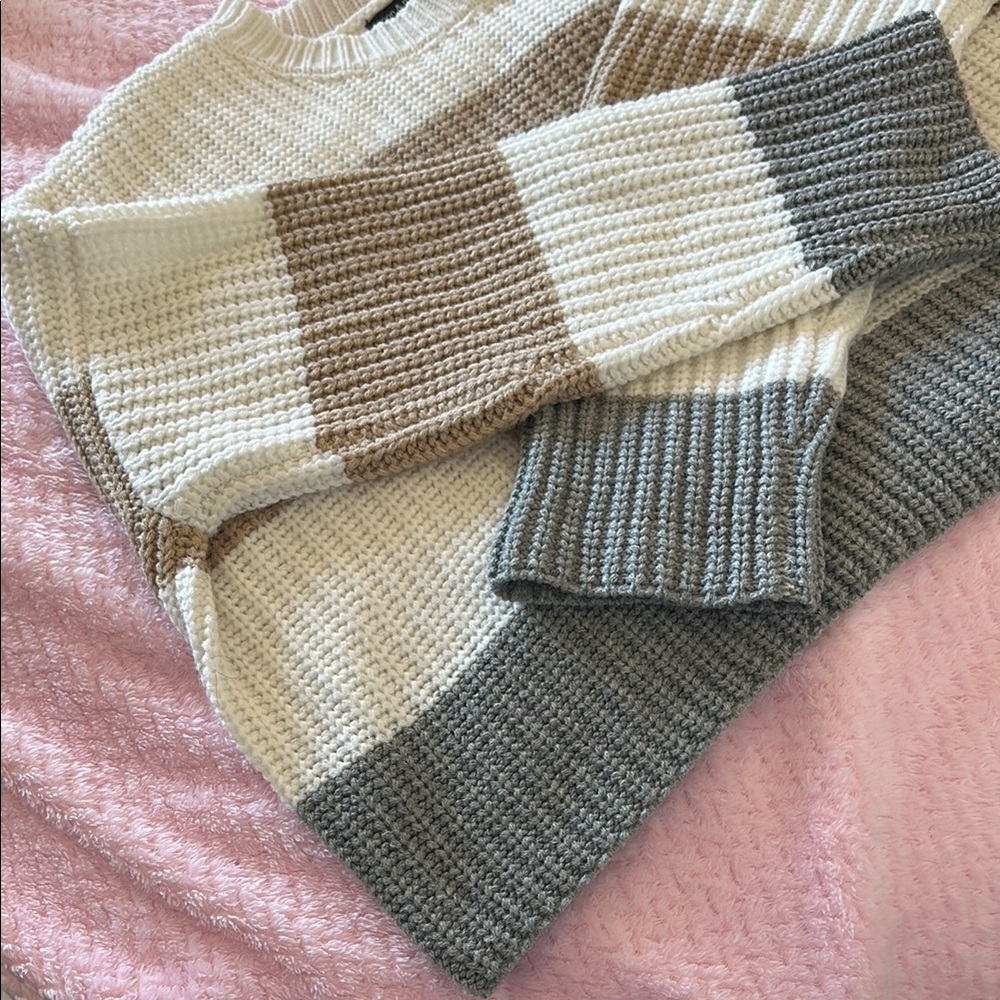 Colorblock Knit Sweater - Picture 4 of 6